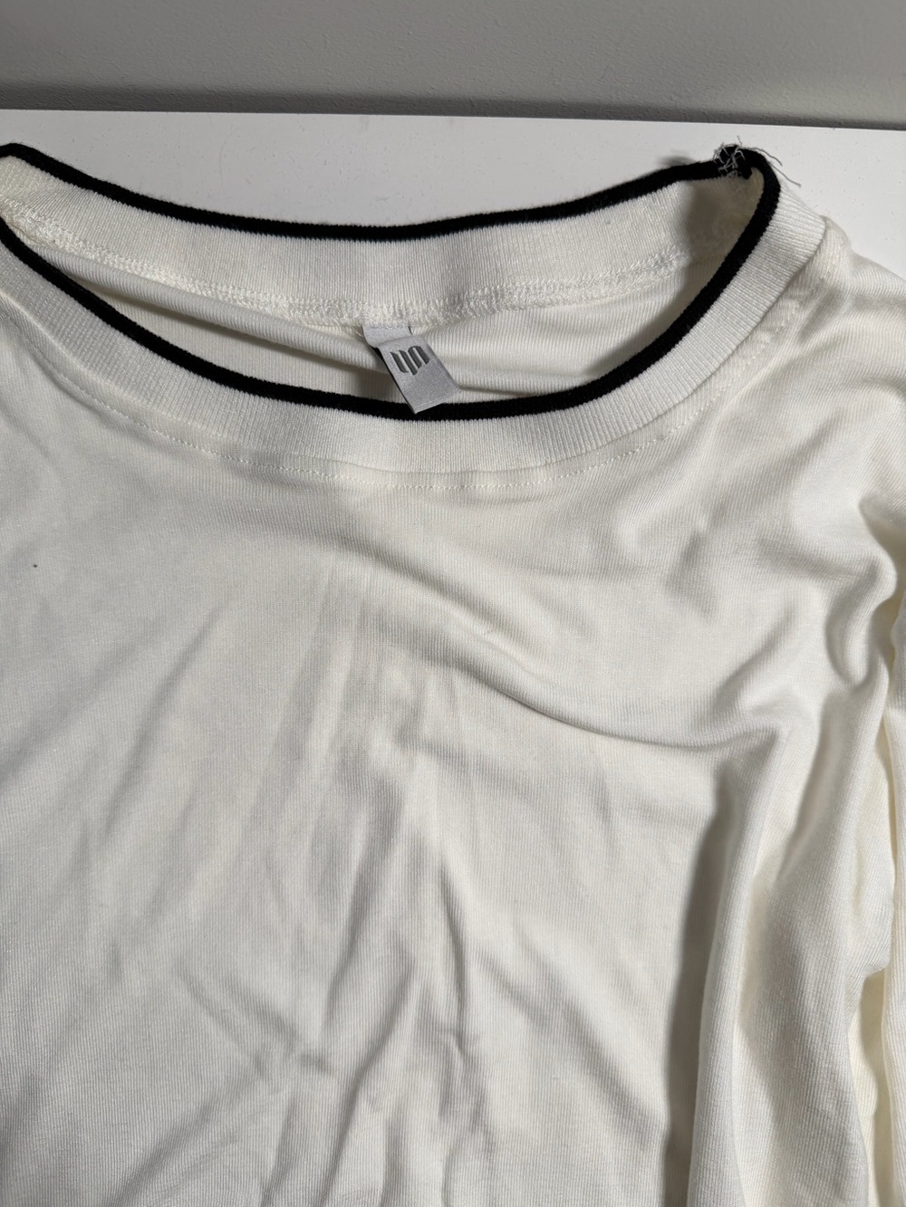 Sun In Sky White Long Sleeve Graphic Top Black Trim - Picture 4 of 6